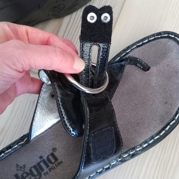 Alegria Thong Wedges - Picture 5 of 9